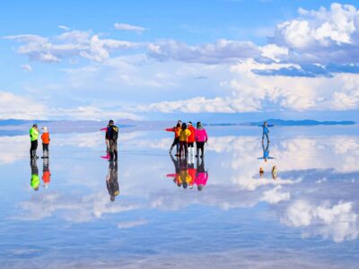 tourists enjoying a 2 day tour in Salar de Uyuni
